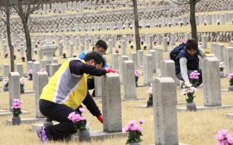 서울국립현충원 묘역가꾸기 봉사활동